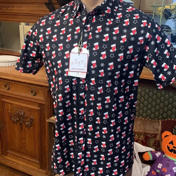 Festive Christmas Men's Button Down Shirt NEW M Santa Stockings Snowflakes - Picture 2 of 4